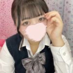 【体験入店速報】18歳との密着リフレ😻後半に空き枠あり!